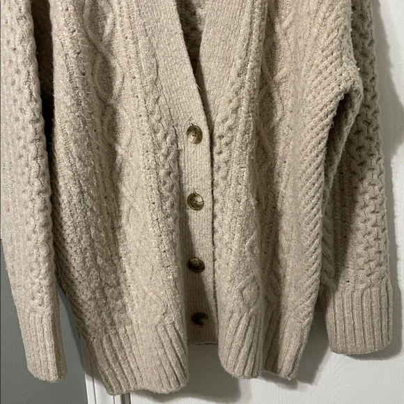 J. Crew Taupe Oversized Merino Wool Blend Cable Knit Cardigan Size Small - Picture 4 of 8
